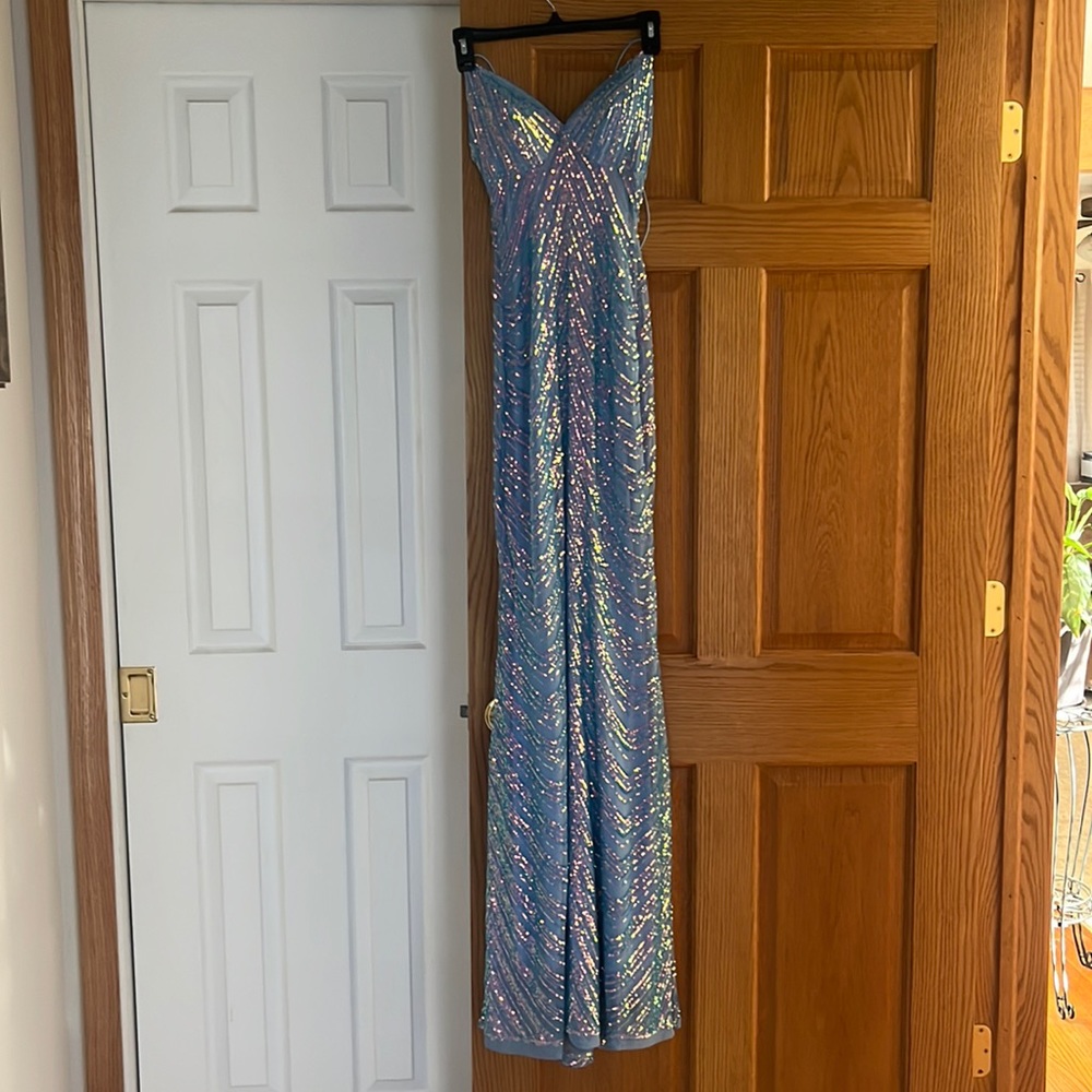 Size XS prom dress from Windsor. Worn once.